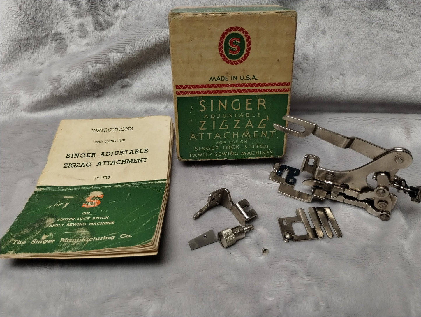 Singer Featherweight Adjustable Zigzagger Attachment - 121706
