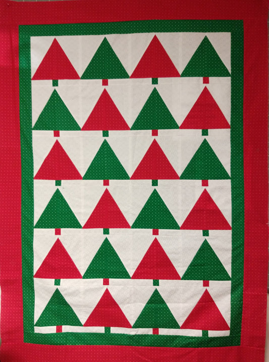 Fabric Cafe - Christmas Forest - 3 Yard Quilt Kit