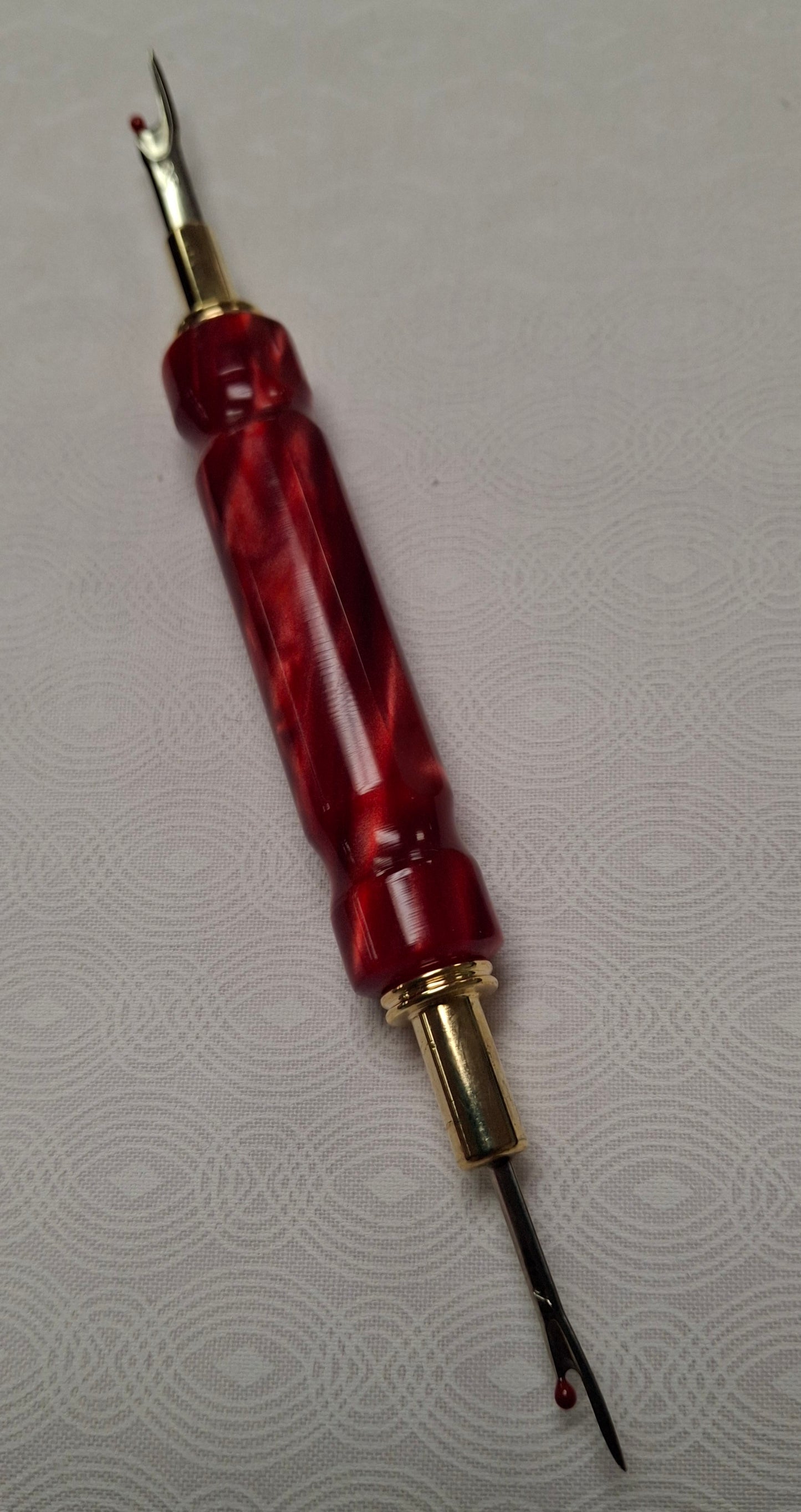 Hand Turned Acrylic Stitch Ripper - Iridescent Red – Paradise Quilting