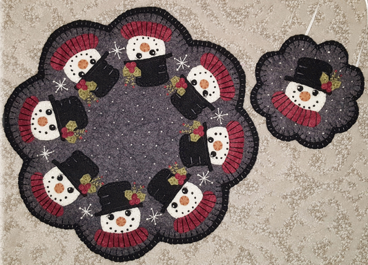 In the Meadow Candle Mat & Mini Mat Pattern by Penny Lane Primitives