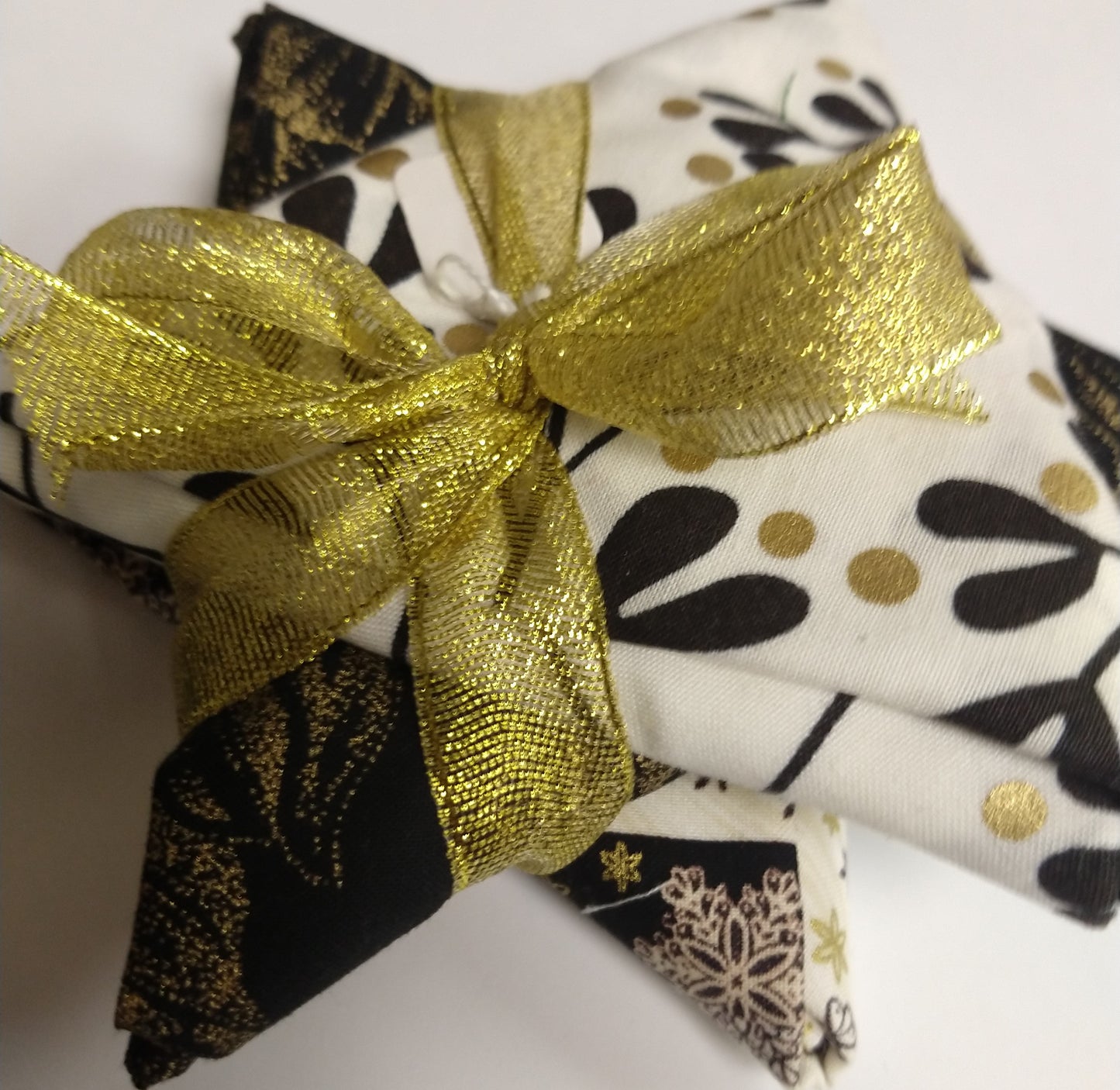 Fat Quarter Pack -3 Black/white/gold Elegant Christmas Collection Paradise Live 7-17-2024